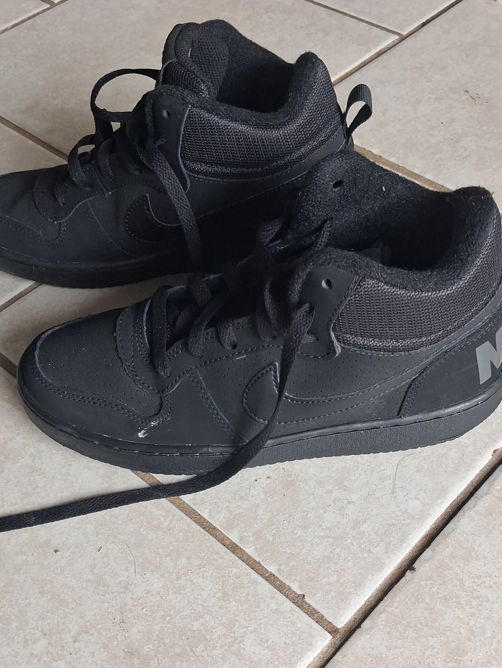 Nike Womens Sz 6 Black Leather High-Top Sneakers Like New